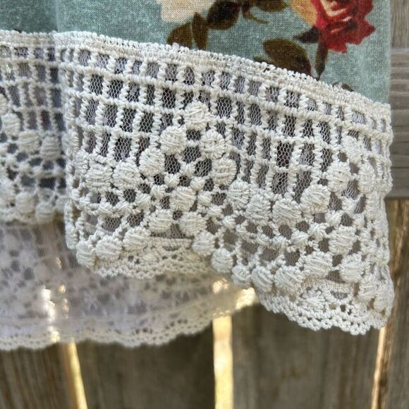 Rewind blouse short sleeve lace edges size medium - Picture 2 of 7